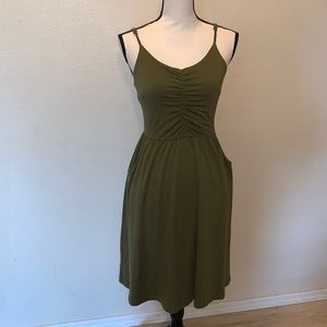 Yathon green pleated pockets summer spaghetti strap midi dress